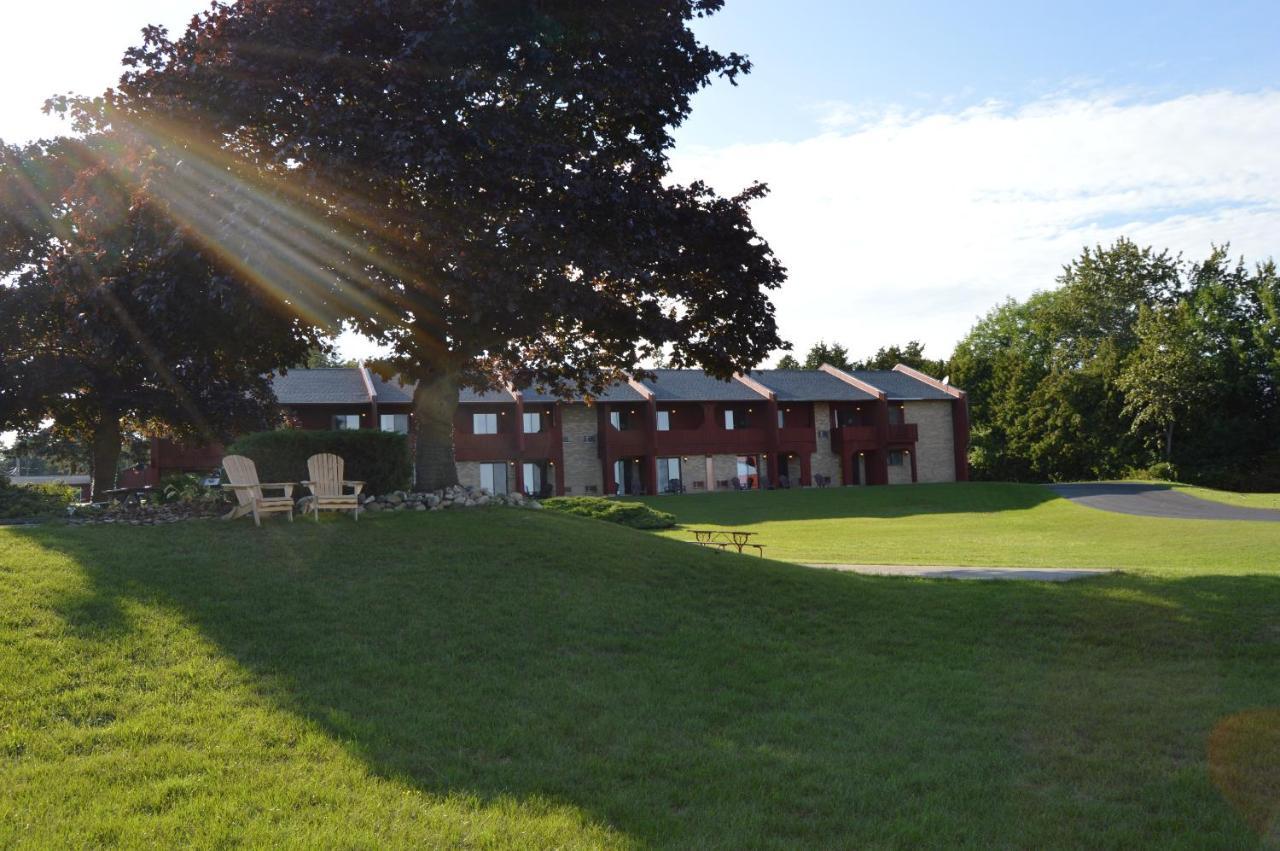 Cedar Hill Lodge Saint Ignace Exterior photo