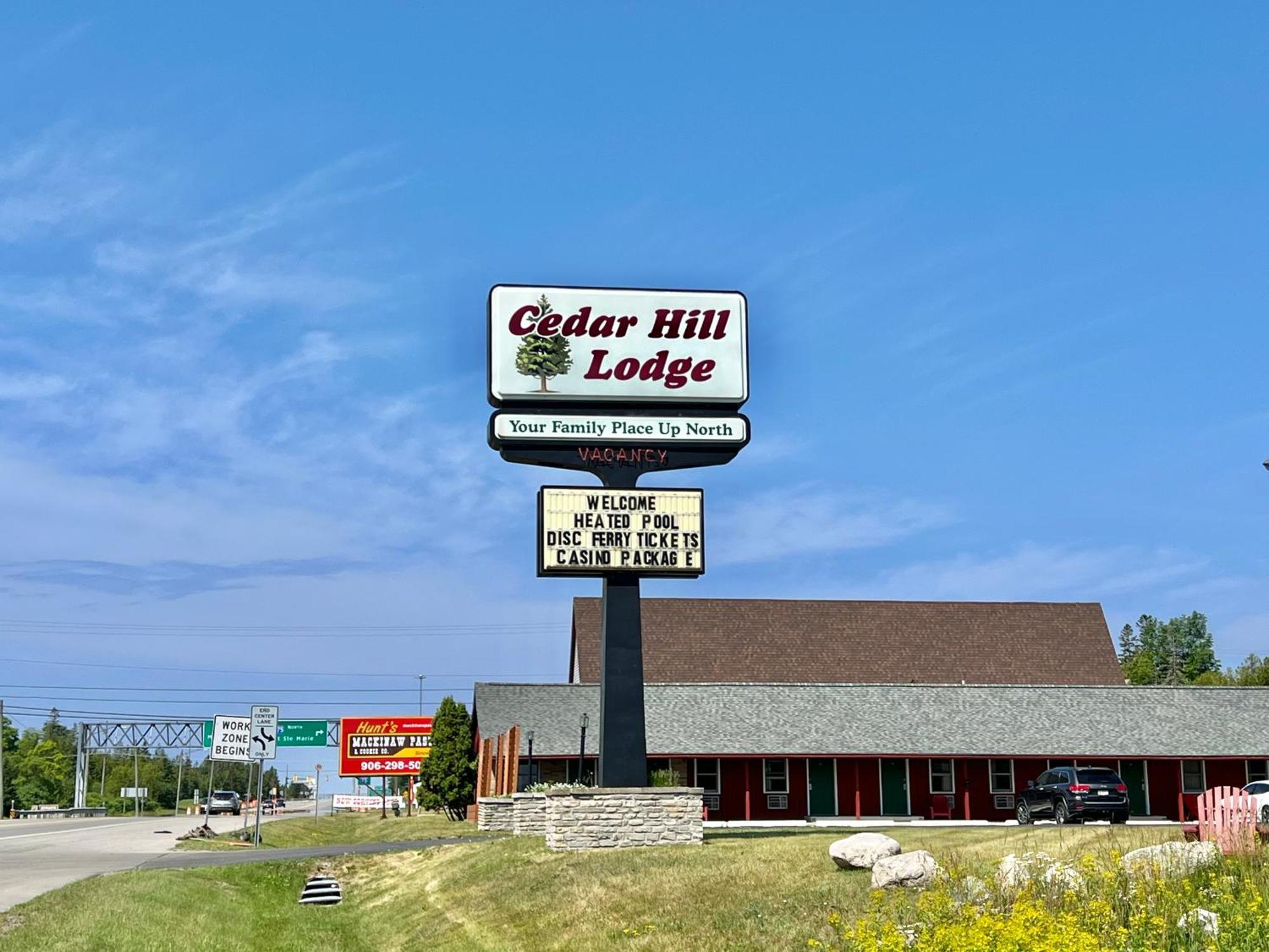 Cedar Hill Lodge Saint Ignace Exterior photo